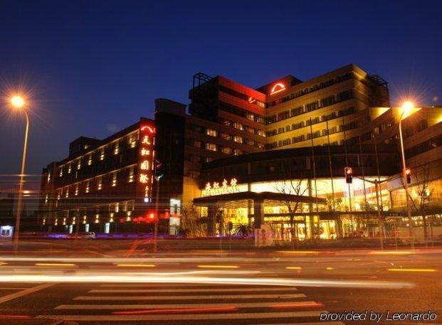 Shanghai Sky Rainbow Hotel Exterior photo