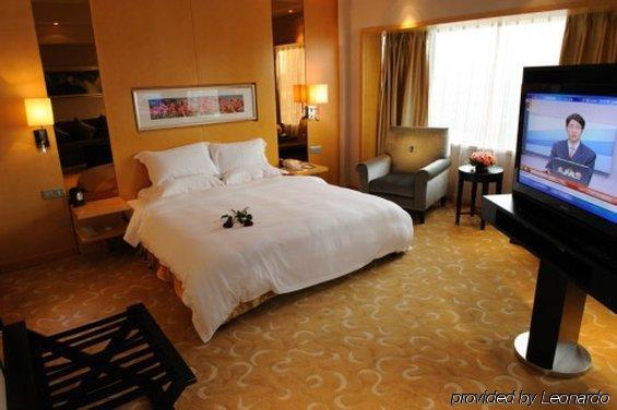 Shanghai Sky Rainbow Hotel Room photo
